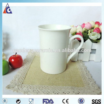 White ceramic mug with excessive penetration edge