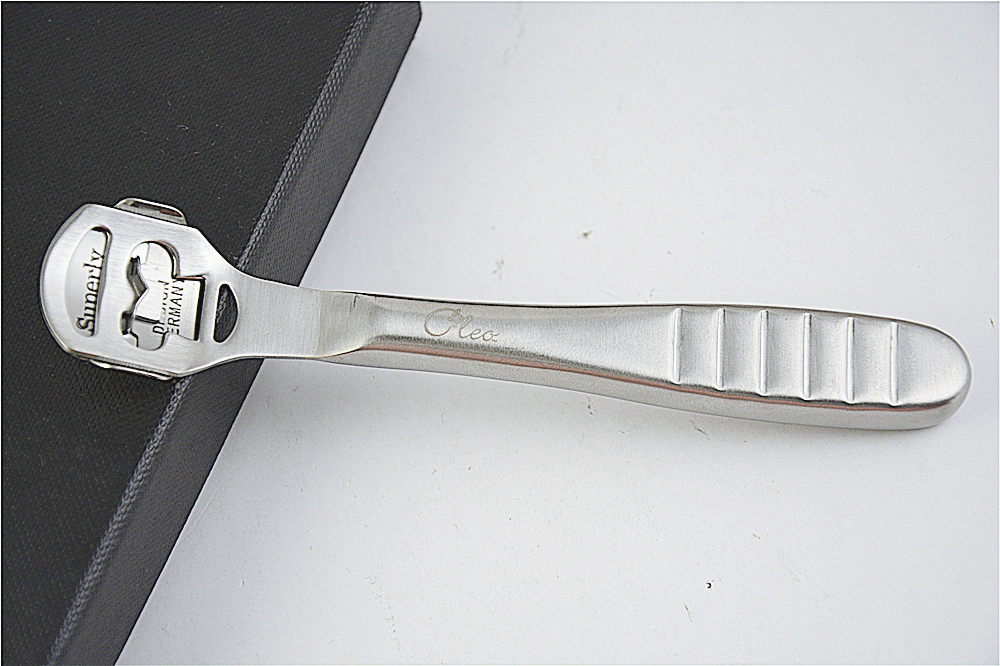 Соскрести мертвую кожу с ног Scrape Dead Skin Off Feet