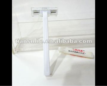 disposable hotel shaving kit