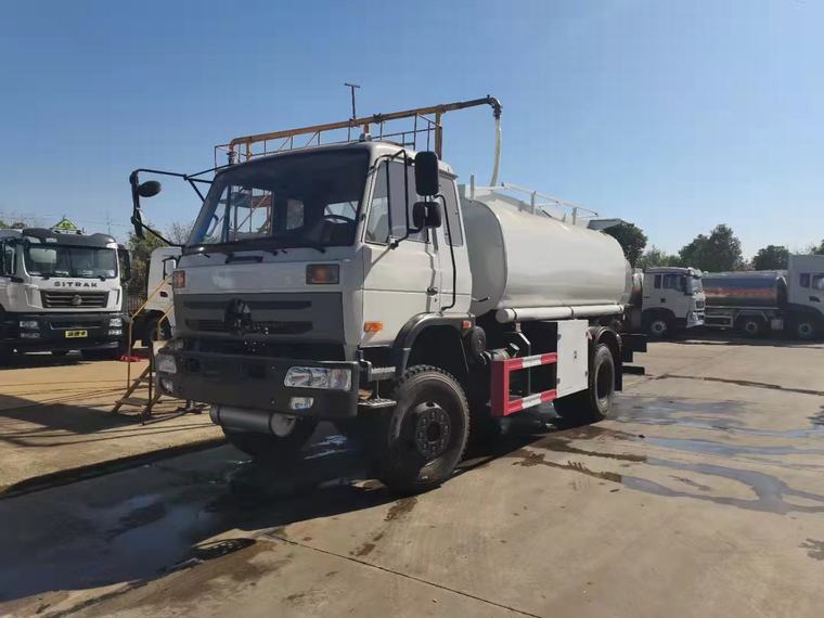 Dongfeng 4x * 4 خزان خزان الوقود شاحنة صهريج