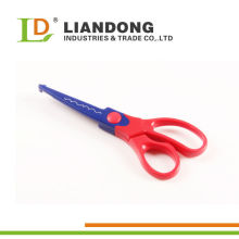 Replaceable blade craft scissors