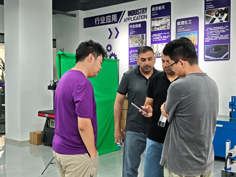 A special trip to Chongqing! Chuke Intelligent's UV laser marking machine delights Pakistani customers