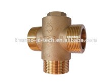 Thermostatic three-way control valve for boiler return bypass