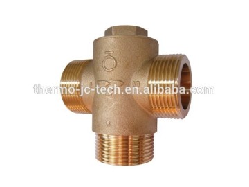 Thermostatic three-way control valve for boiler return bypass