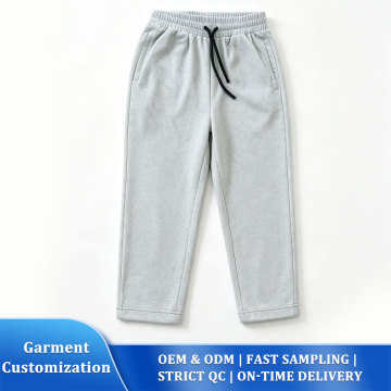 Weiße, lässige Hose mit Kordelzug