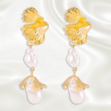 DADA Fashion Irregular Imitation Pearl Earrings