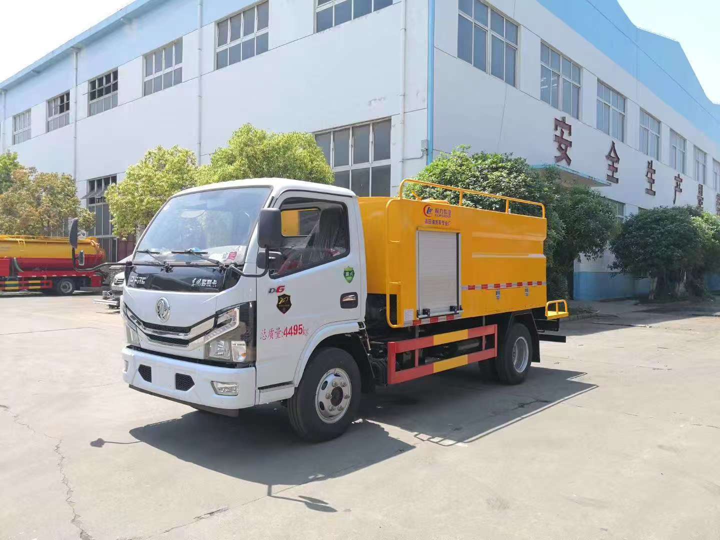 Бак большой емкости 4500 л для использования спринклеров High-Capacity 4500L Tank for Water Sprinkler Use