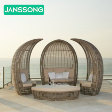 Modern Outdoor Daybed: Durable Aluminum Design for Luxurious Comfort