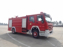 Howo 4x2 water fire engine bed truck red