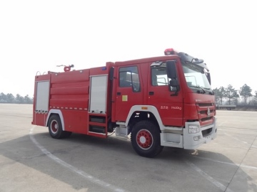 Howo 4x2 water fire engine bed truck red