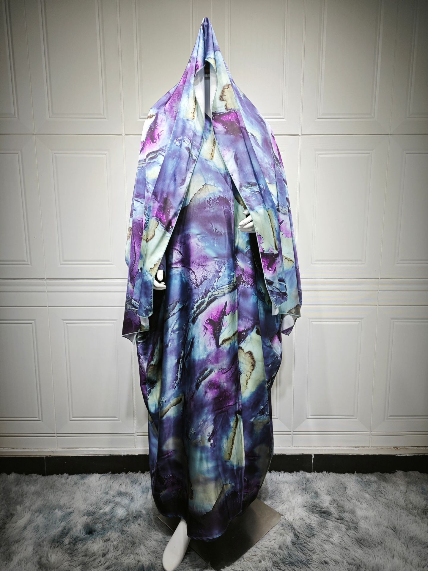 عبای باز با حجاب چاپ ساتن Satin Printed Open Abaya with Matching Hijab