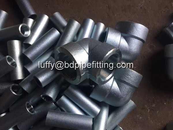 Galvanized pipe fitting (1)