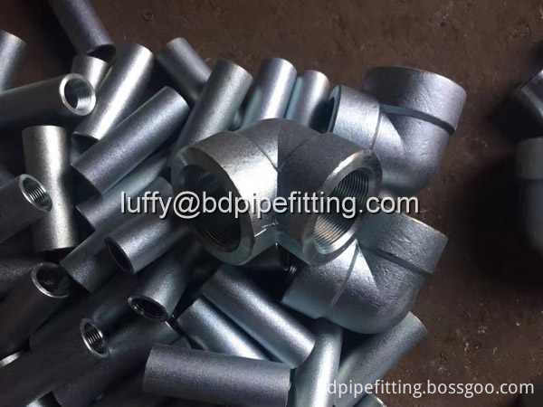 Galvanized pipe fitting (1)