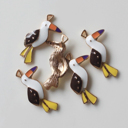 Commercio all&#39;ingrosso in lega di uccello artificiale stile picchio kawaii ciondolo perline charms creazione di gioielli metallici