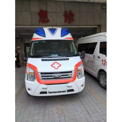 negative pressure Medical ambulance with insolation chamber