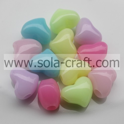 12 * 14 * 15MM gelée couleur mélangée motif de perles de charme de coeur en plastique