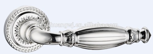 ZINC ALLOY DOOR HANDLE ON ROSE