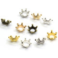 100pcs Pretty Charms Multi Colors Crown Style Miniatur Günstige Lose Crafts für Craft Decor Zubehör