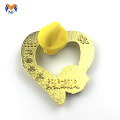 Distintivo de bolsa de metal dourado em forma de coração