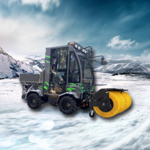 Cab Snow Sweeping Vehicle: Snowplow Snow Sweeper Machine Wheel Snowblower