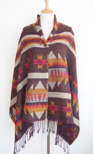 Nyaste varma Jacquard Poncho med knappen