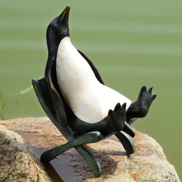 Aquarium Decoration Fiberglass Polysein Madagascar Penguin Sculpture