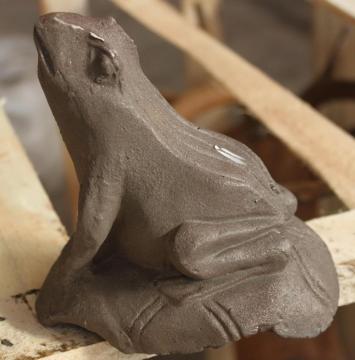 Cast iron family garden art decoration frog