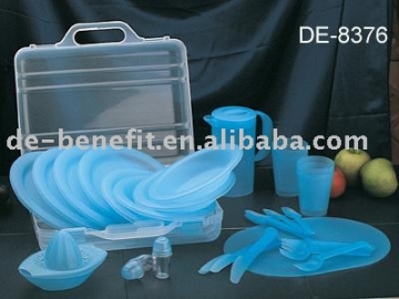 plastic dinnerware