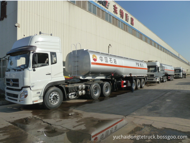 Service station use 3 axle 40Ton fuel tanker