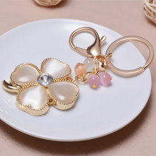 2016 new arrival hot selling wholesale lovely clover alloy lucky keychains