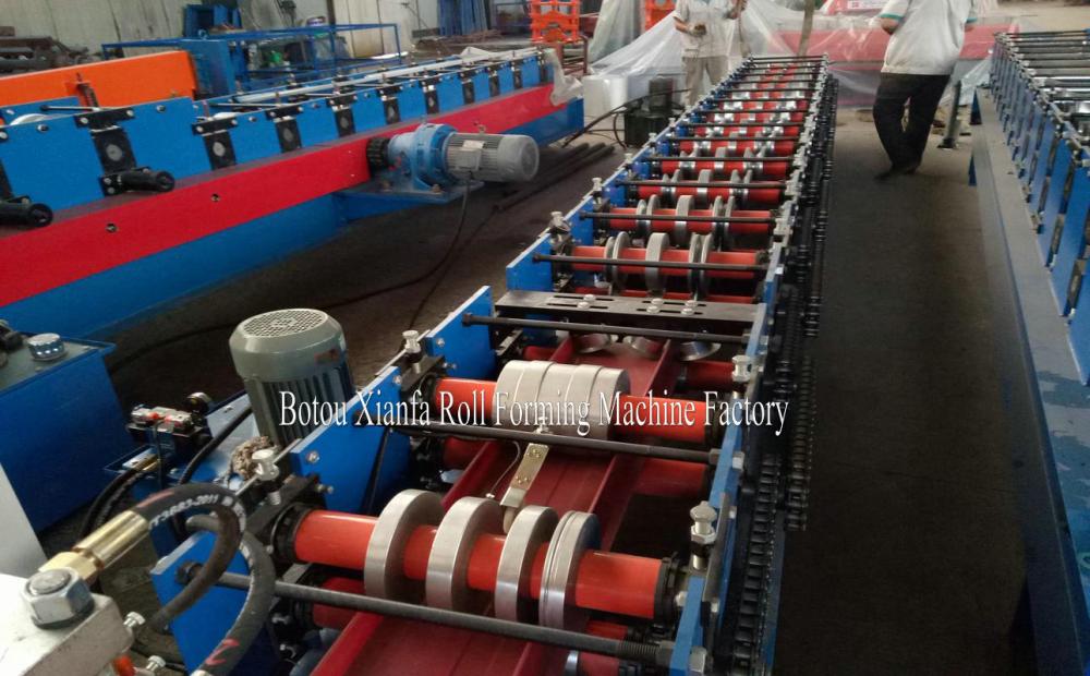 Color steel roll forming machine