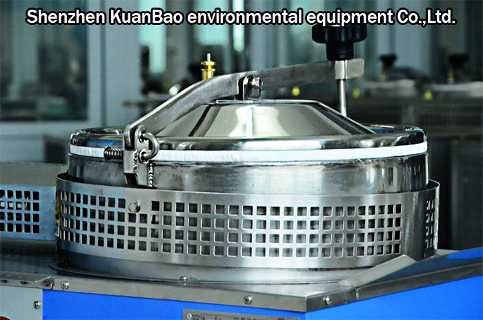 Solvent recovery machine for electronic products