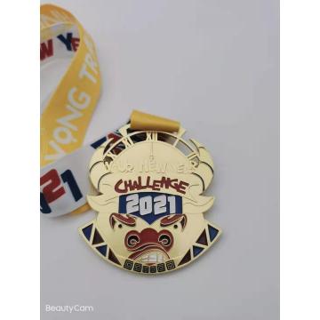 Medalla deportiva de metal dorado de carrera a medida