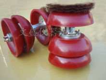 Pipeline cleaning pigs with brush