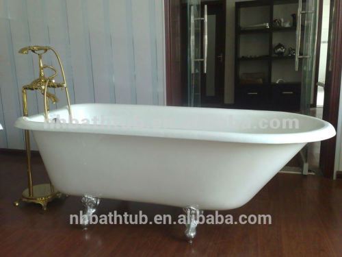 antique clawfoot bath tub