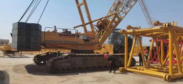 XCMG used crawler cranes XGC130 for sale