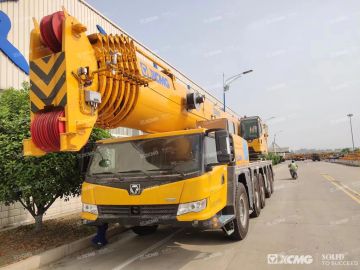 XCMG Second Hand Crane boom truck crane XCA130L8