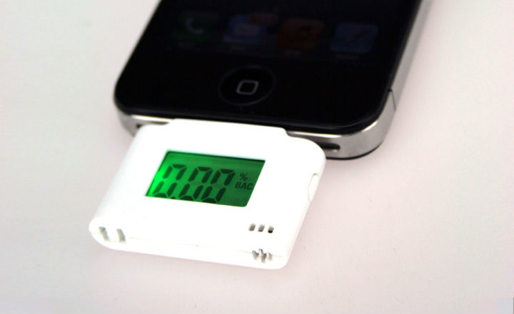 Alcohol-Tester-Breathalyzer-Analyzer-with-Back-Lighting-for-iPhone.jpg