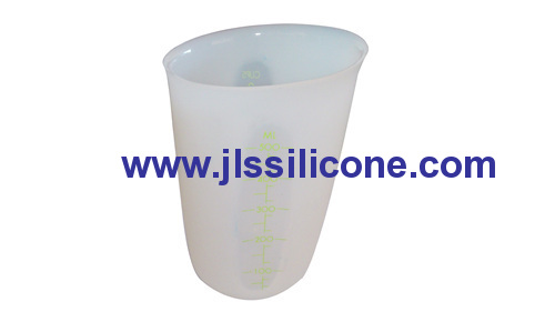 transperant silicone measuring cup or beaker