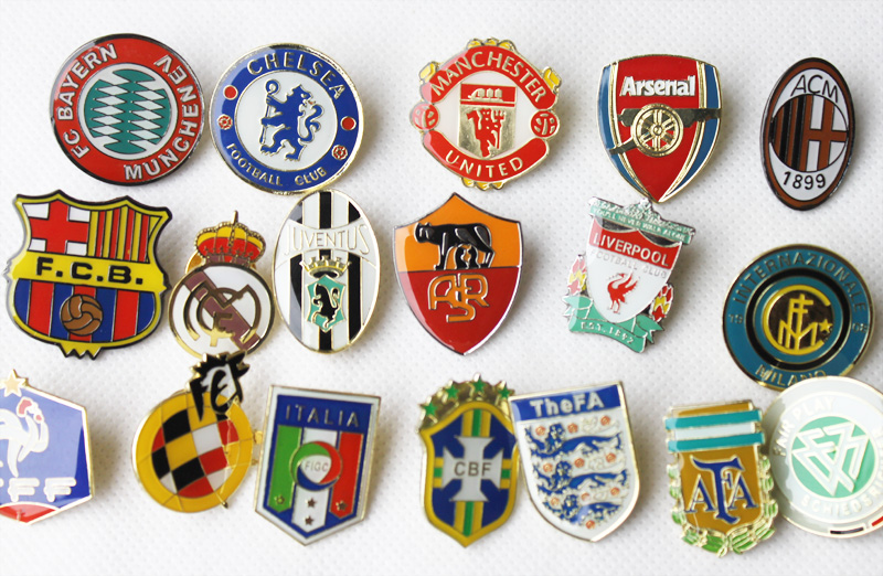 Silk screen / offset printing 1mm Custom Badges embroidered football badge