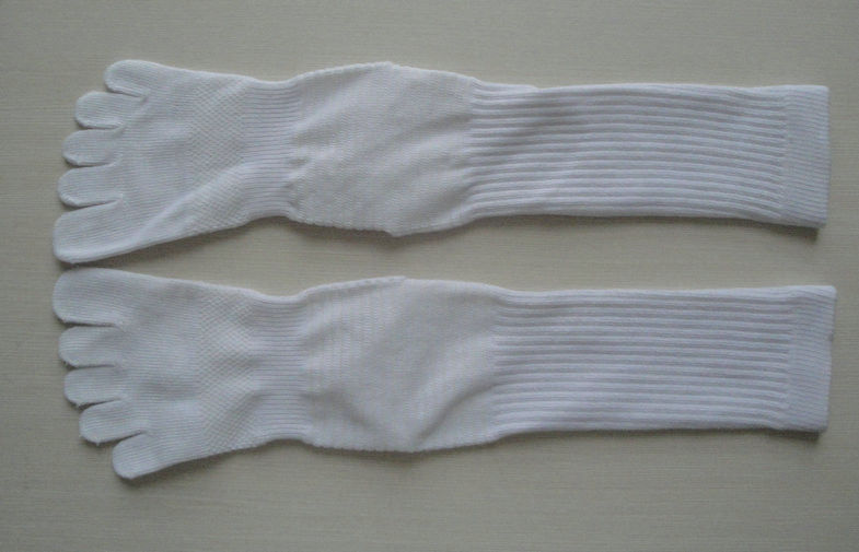 Cotton Womem White Five Toe Socks , knitted Knee High Socks For Ladies