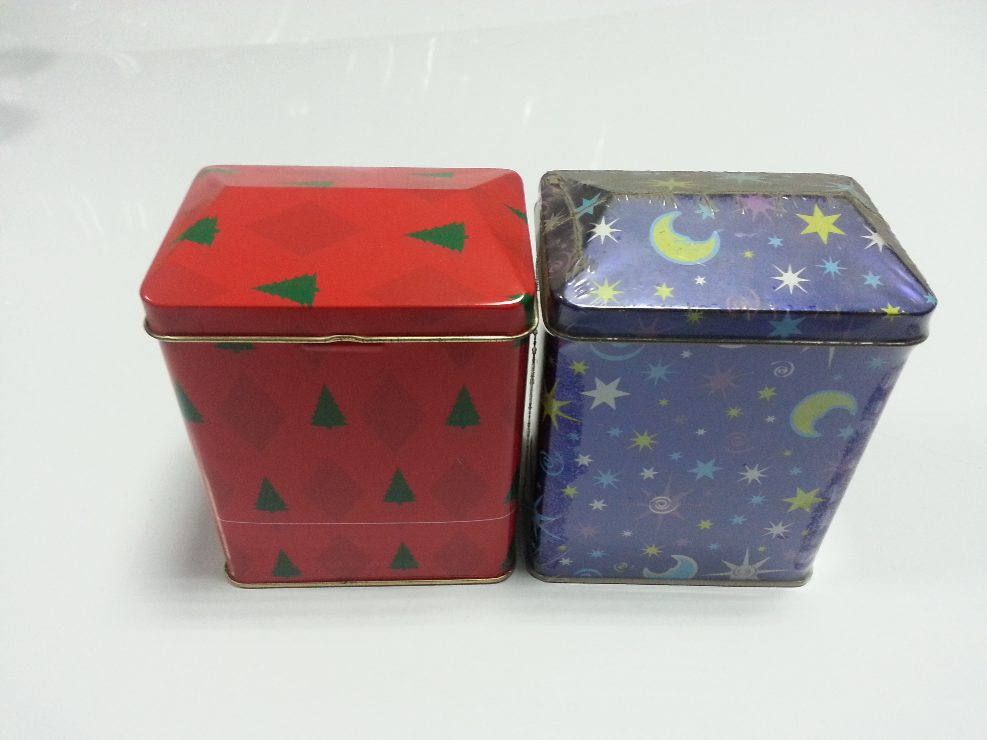 Red Printed Empty Gift Tins With Cover , House-Shaped Tin Jar