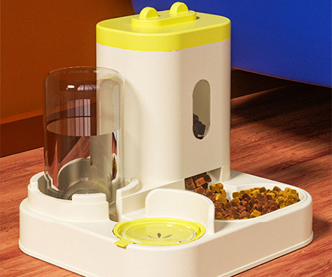Pet feeder