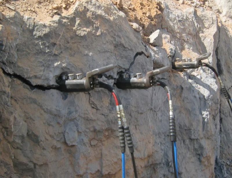 Gas Driven Hydraulic Splitters for Granite Rock