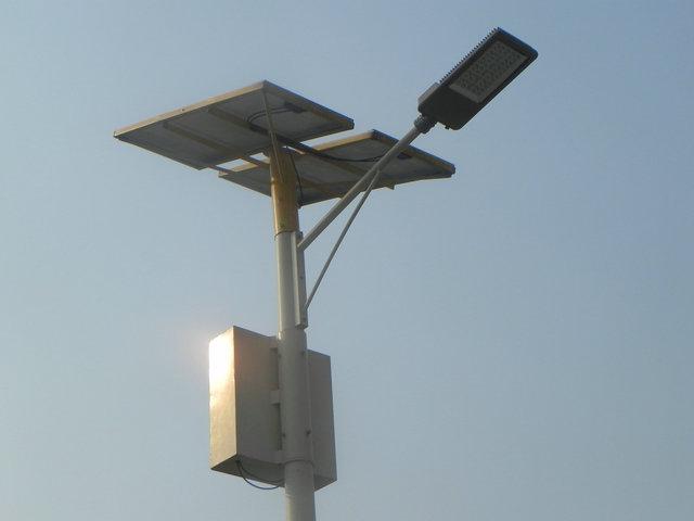 8m Pole 60W LED Solar Wind Turbine Street Light (BDTYN850-w)