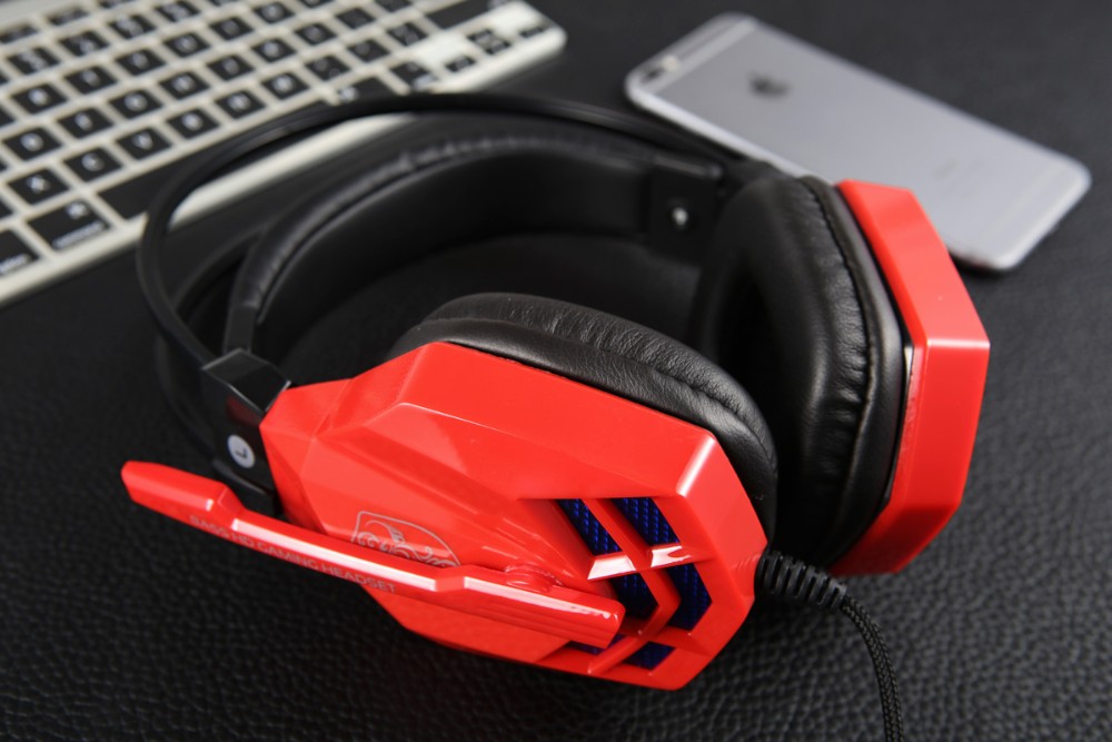 Color customized gaming headphone