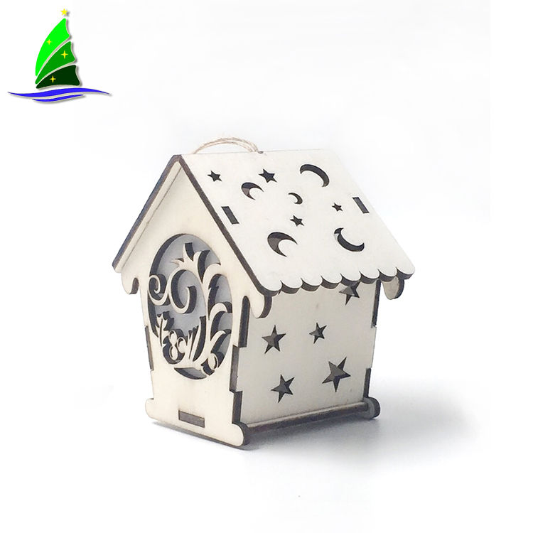Casa de madeira com luzes LED Orn Wood House with LED Lights Orn