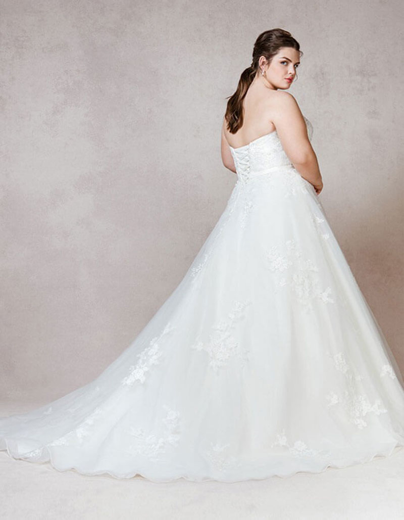 Soft Dreamy Tulle Classic A-Line Strapless Wedding Dress