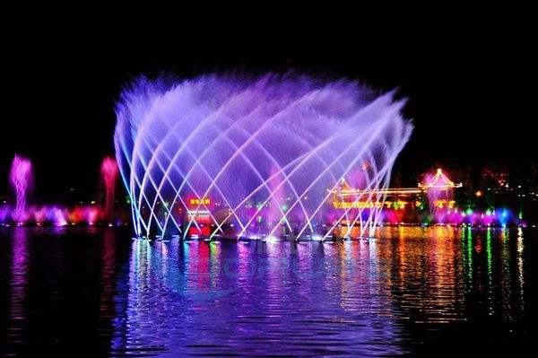 Fountain lights for aquarium performances