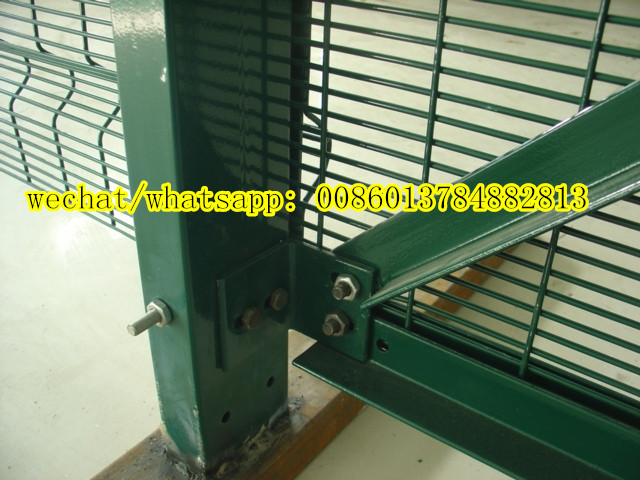 High Strength Welded at Each Intersection Wire Mesh Fence